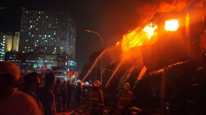 Kebakaran Hanguskan Rumah dan Kios di Kramat Jati Jaktim, 15 Mobil Damkar Diterjunkan